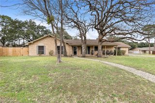 2403 Briar Oaks Drive, Bryan, TX 77802