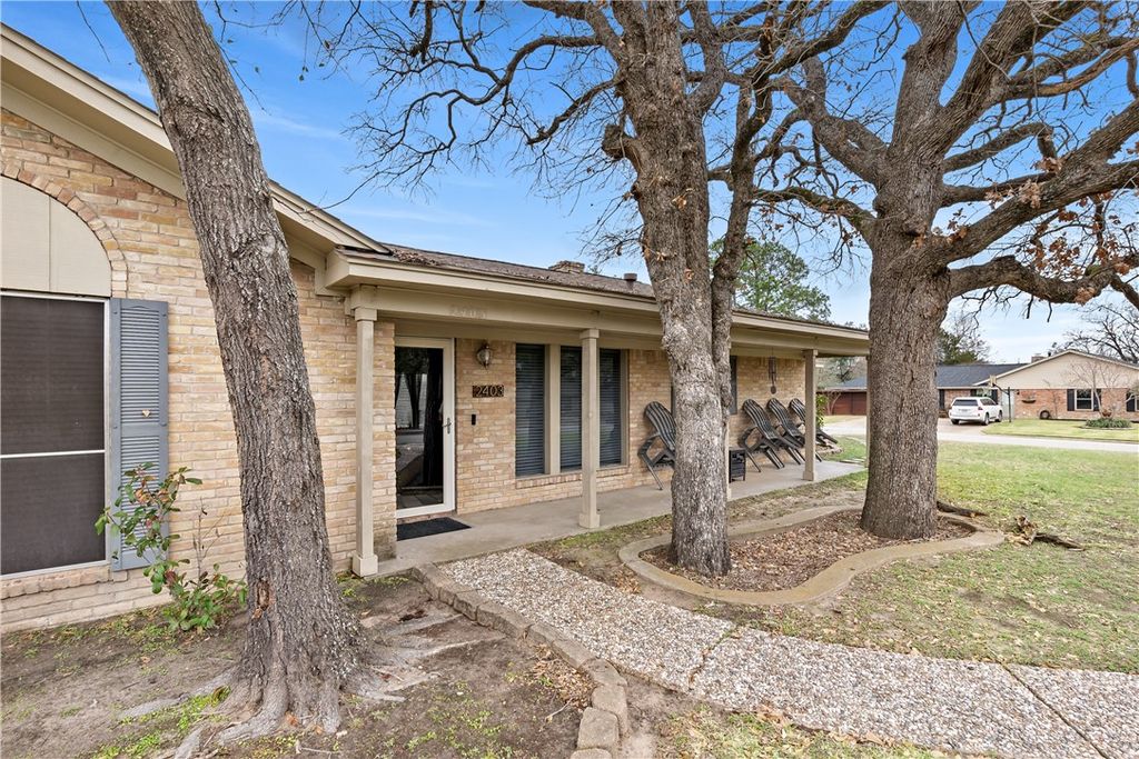 2403 Briar Oaks Drive, Bryan, TX 77802 — photo 3