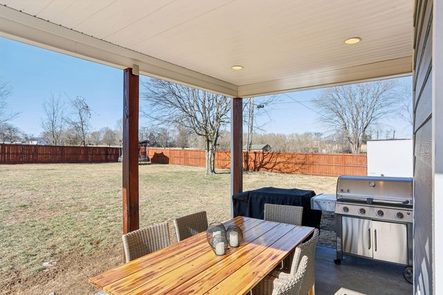 561 Hiwassee Rd, Lebanon, TN 37087