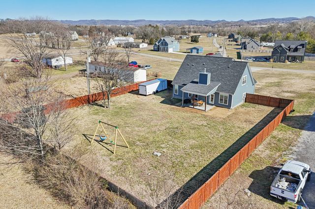 561 Hiwassee Rd, Lebanon, TN 37087