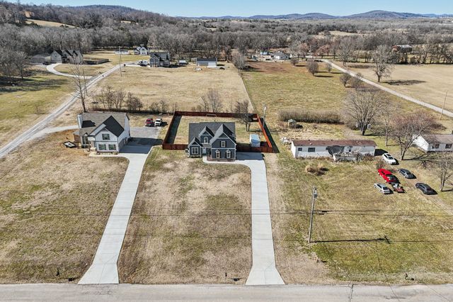561 Hiwassee Rd, Lebanon, TN 37087