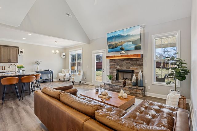 561 Hiwassee Rd, Lebanon, TN 37087