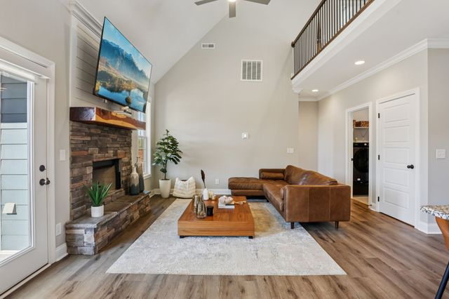 561 Hiwassee Rd, Lebanon, TN 37087