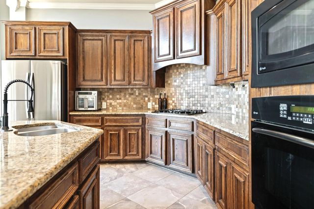 2643 Imperial Grove Lane, Conroe, TX 77385