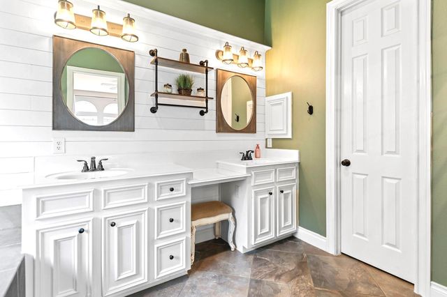 2643 Imperial Grove Lane, Conroe, TX 77385