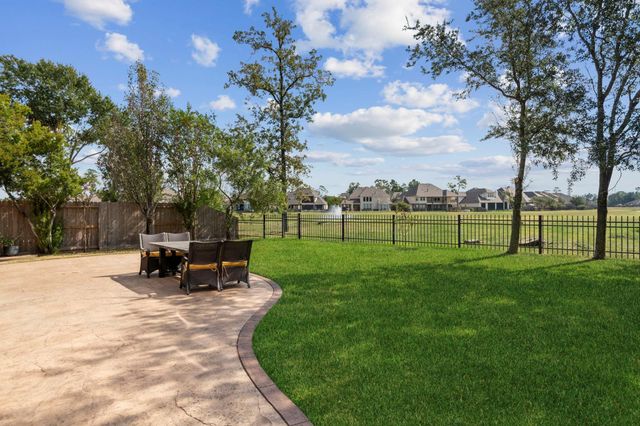 2643 Imperial Grove Lane, Conroe, TX 77385