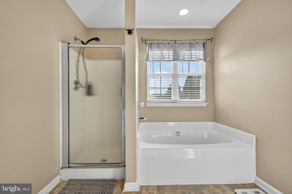 27 PLANETREE DR, Taneytown, MD 21787