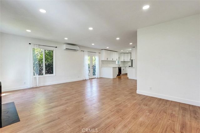 19549 Schoolcraft, Reseda, CA 91335