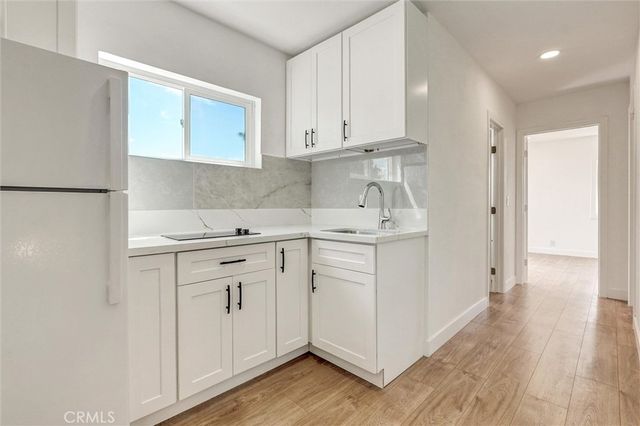 19549 Schoolcraft, Reseda, CA 91335