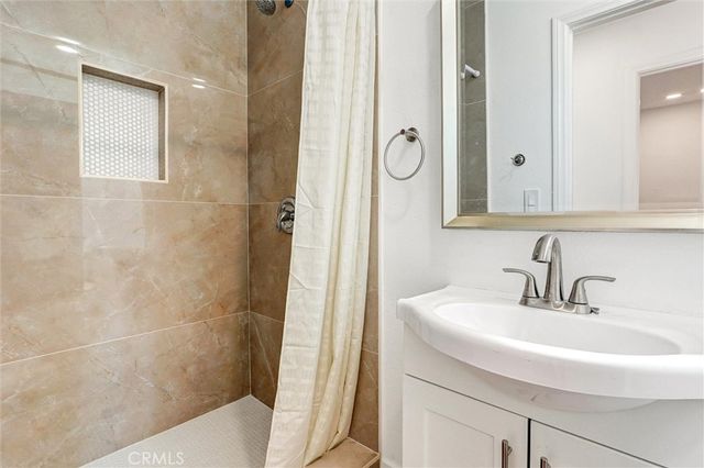 19549 Schoolcraft, Reseda, CA 91335