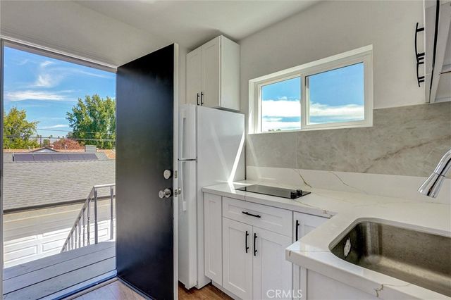 19549 Schoolcraft, Reseda, CA 91335