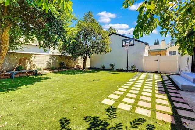 19549 Schoolcraft, Reseda, CA 91335