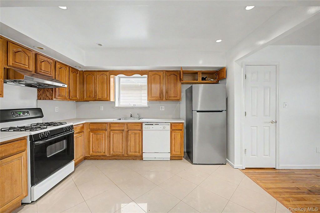 284 Dahlgren Place, Brooklyn, NY 11228 — photo 5