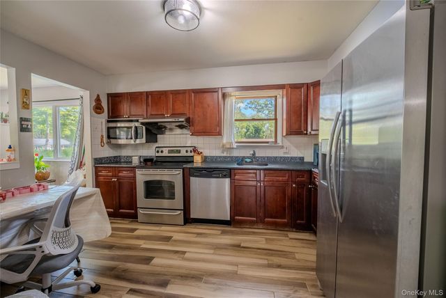 75 Park Avenue, Ronkonkoma, NY 11779