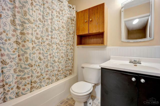 1028 E Crescentville Road, West Chester, OH 45246