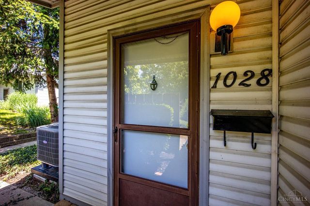 1028 E Crescentville Road, West Chester, OH 45246