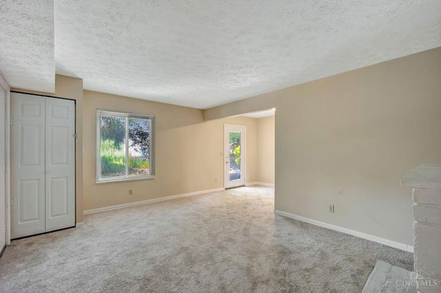 1028 E Crescentville Road, West Chester, OH 45246