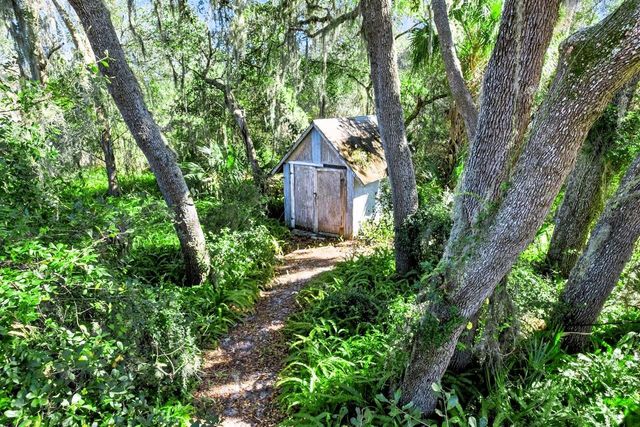 301 SHADY WOODS ROAD, Geneva, FL 32732