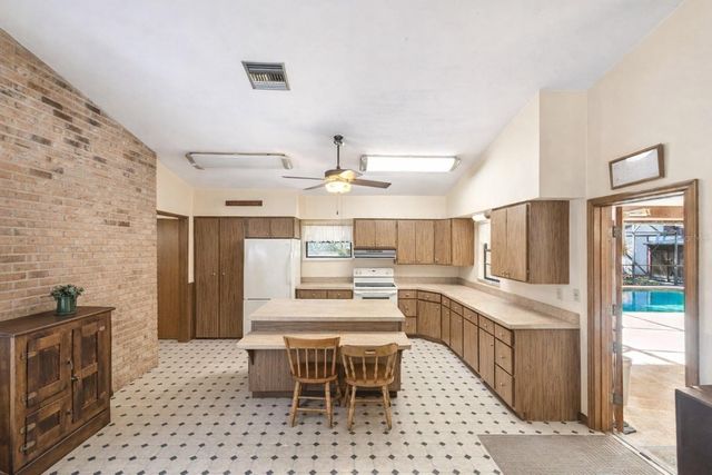 301 SHADY WOODS ROAD, Geneva, FL 32732