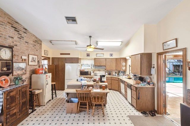 301 SHADY WOODS ROAD, Geneva, FL 32732