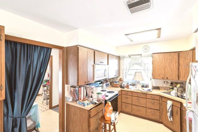 301 SHADY WOODS ROAD, Geneva, FL 32732