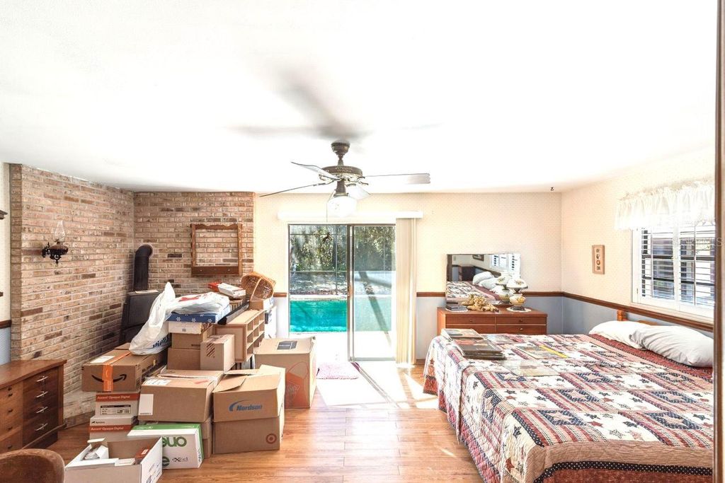 Image 12 of property listing at 301 SHADY WOODS ROAD, Geneva, FL 32732