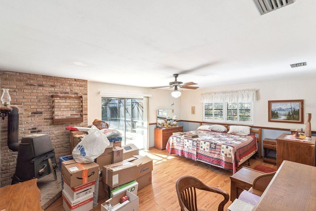 Image 13 of property listing at 301 SHADY WOODS ROAD, Geneva, FL 32732