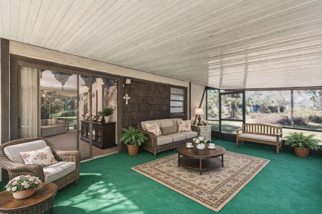 Image 21 of property listing at 301 SHADY WOODS ROAD, Geneva, FL 32732