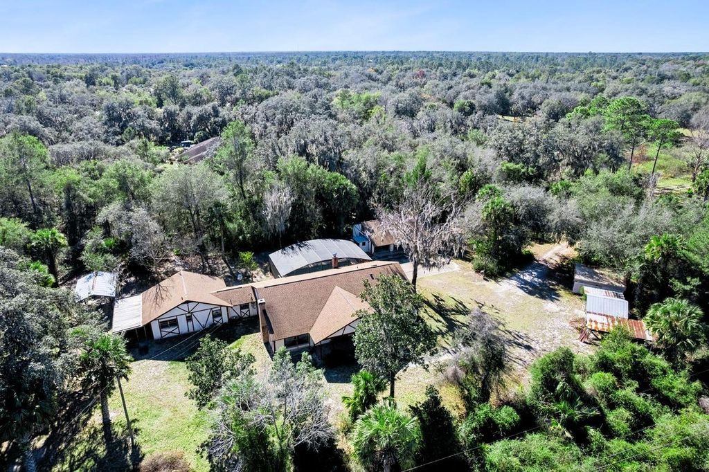 Image 35 of property listing at 301 SHADY WOODS ROAD, Geneva, FL 32732