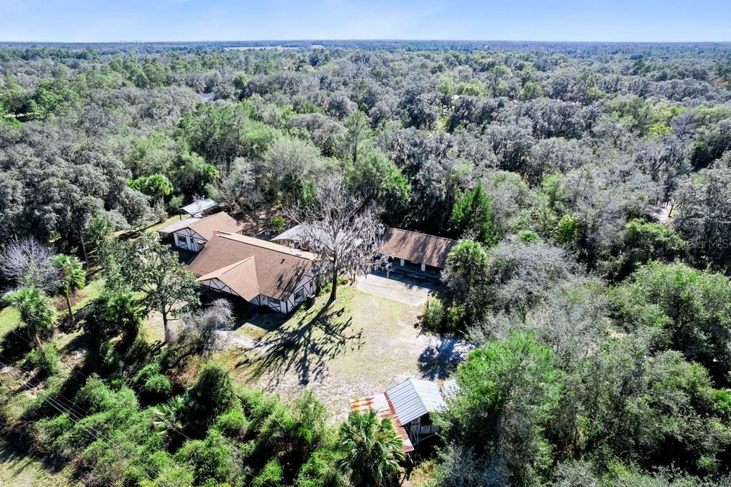 Image 36 of property listing at 301 SHADY WOODS ROAD, Geneva, FL 32732