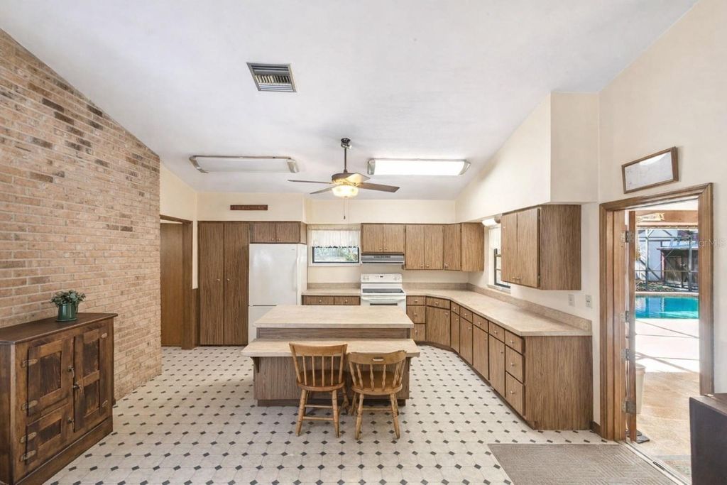 Image 5 of property listing at 301 SHADY WOODS ROAD, Geneva, FL 32732