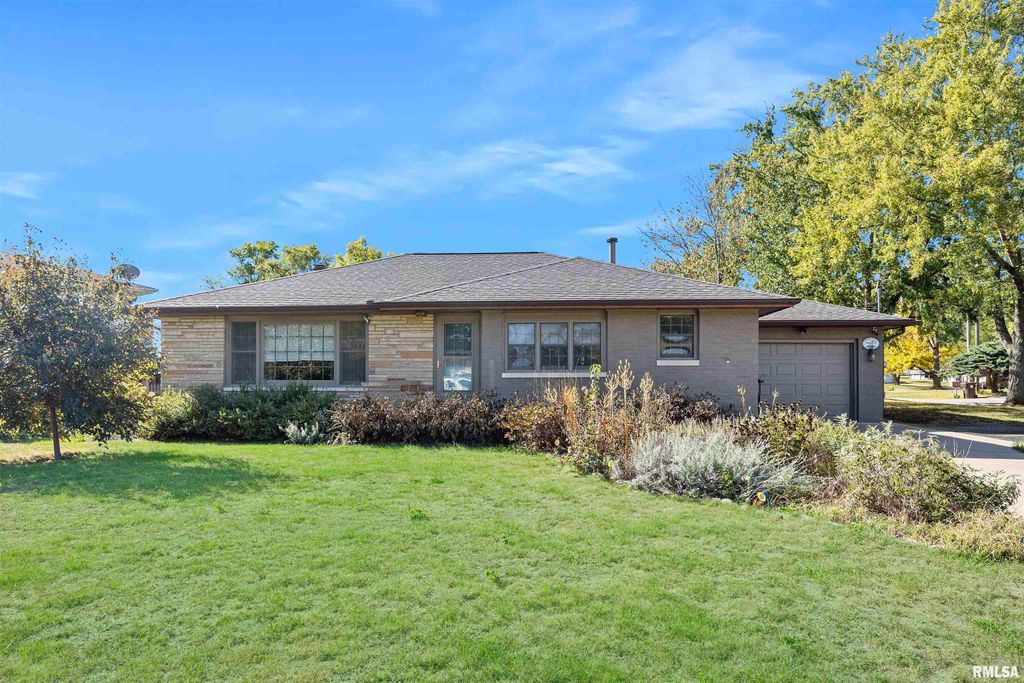 335 N LAKESHORE Drive, Hanna City, IL 61536