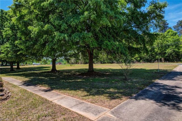 124 Clydes Drive, Reidsville, NC 27320