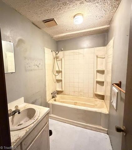 124 Clydes Drive, Reidsville, NC 27320