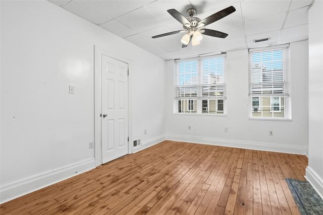 226 8th St 224, Sharpsburg, PA 15215