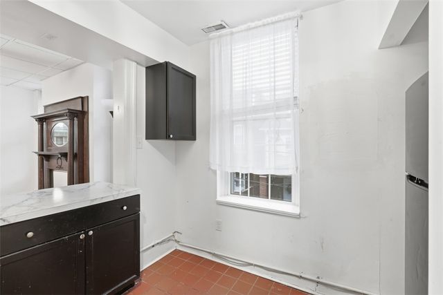 226 8th St 224, Sharpsburg, PA 15215