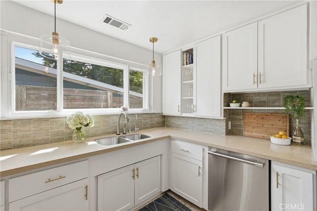 8916 Rayford, Los Angeles, CA 90045