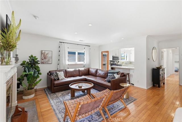 8916 Rayford, Los Angeles, CA 90045