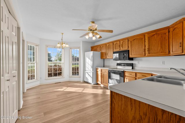 244 Meadow Lake Dr, Taylorsville, KY 40071