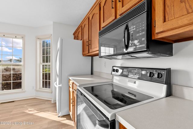 244 Meadow Lake Dr, Taylorsville, KY 40071
