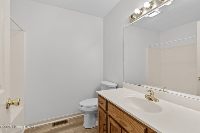 244 Meadow Lake Dr, Taylorsville, KY 40071