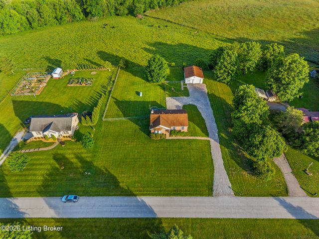 244 Meadow Lake Dr, Taylorsville, KY 40071
