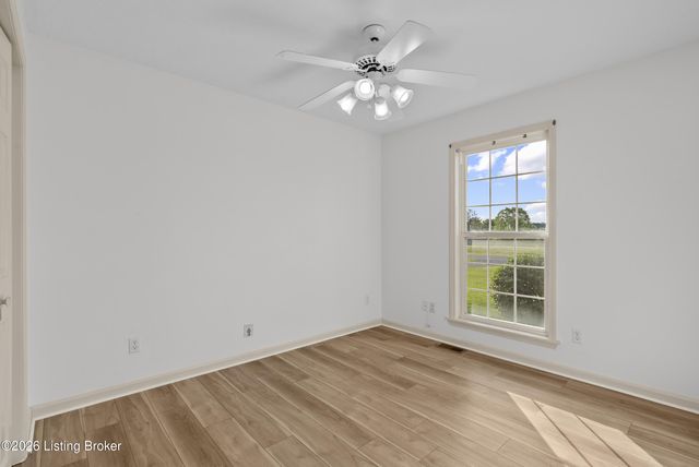 244 Meadow Lake Dr, Taylorsville, KY 40071