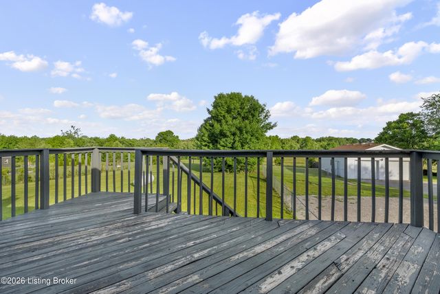 244 Meadow Lake Dr, Taylorsville, KY 40071