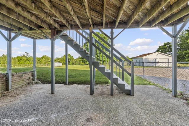 244 Meadow Lake Dr, Taylorsville, KY 40071