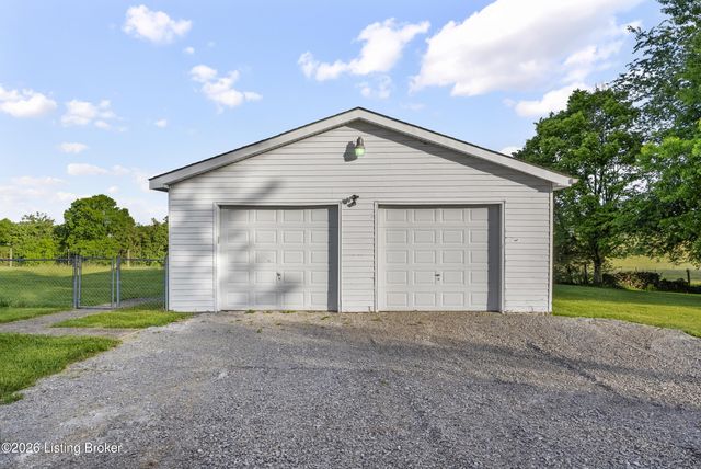 244 Meadow Lake Dr, Taylorsville, KY 40071