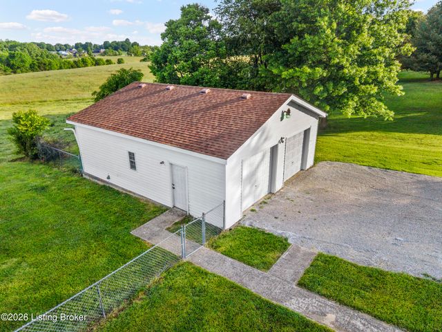 244 Meadow Lake Dr, Taylorsville, KY 40071