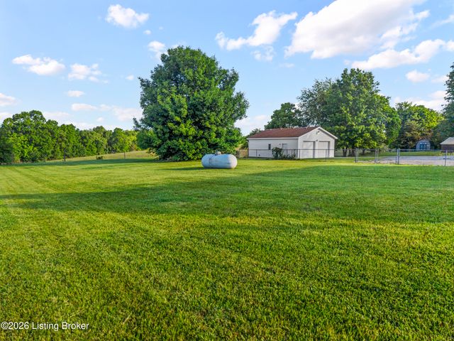 244 Meadow Lake Dr, Taylorsville, KY 40071