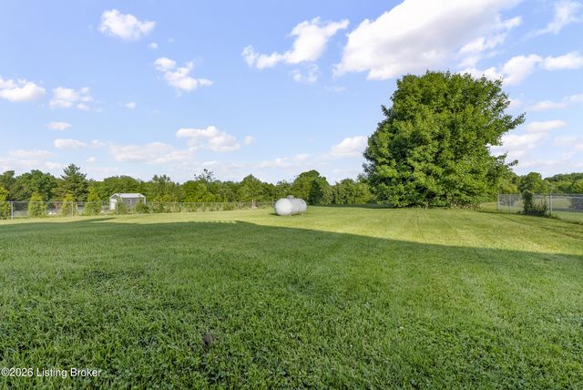 244 Meadow Lake Dr, Taylorsville, KY 40071