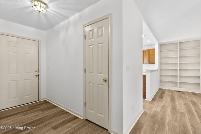 244 Meadow Lake Dr, Taylorsville, KY 40071